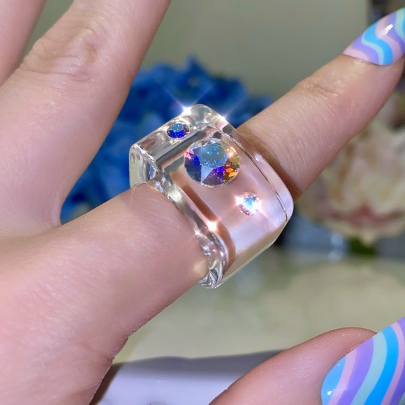 Clear Acrylic Lucite Cube Ring With Aurora Borealis Swarovski Crystal Rhinestone - Picture 11 of 14